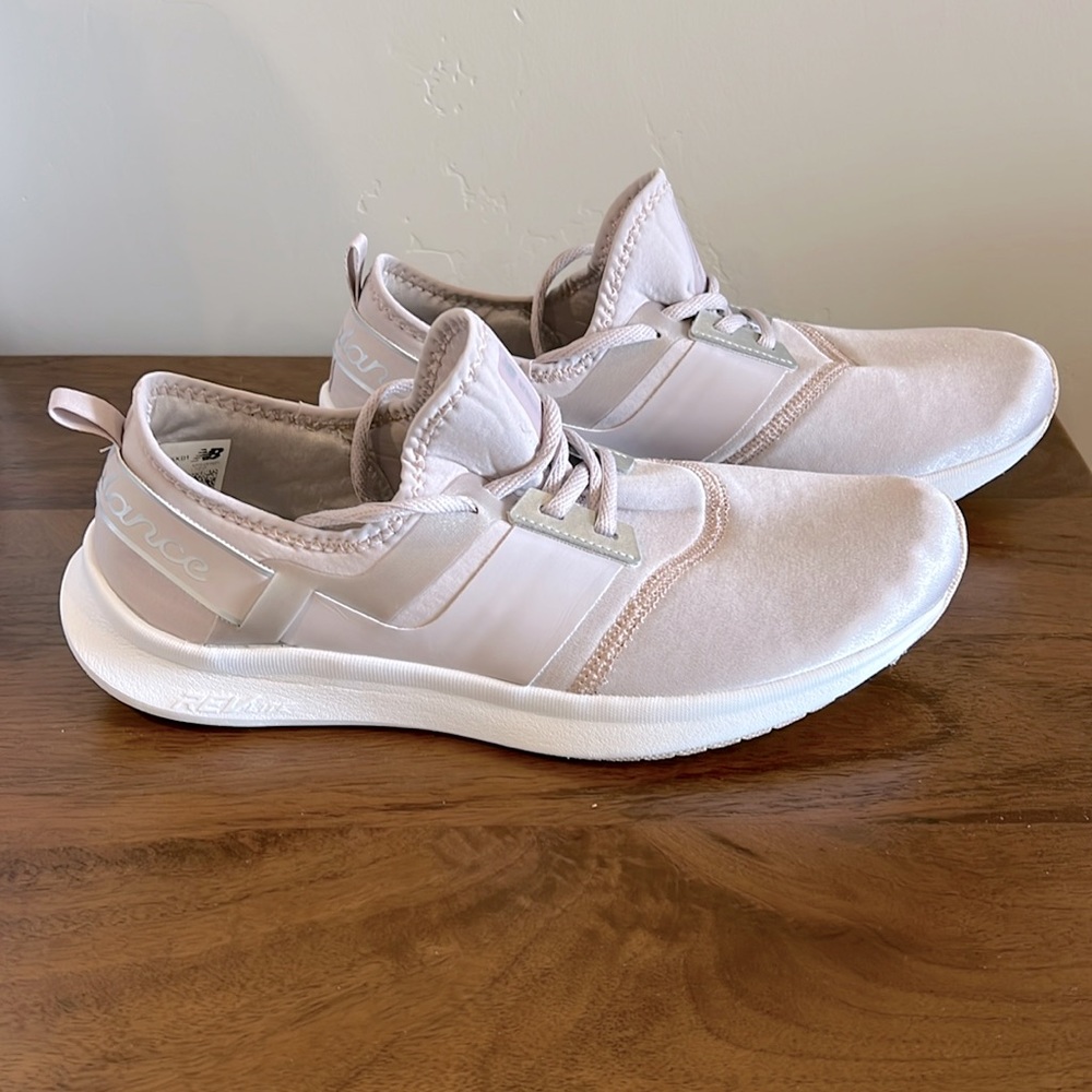 New Balance Revlite walking/athletic shoes Size 11